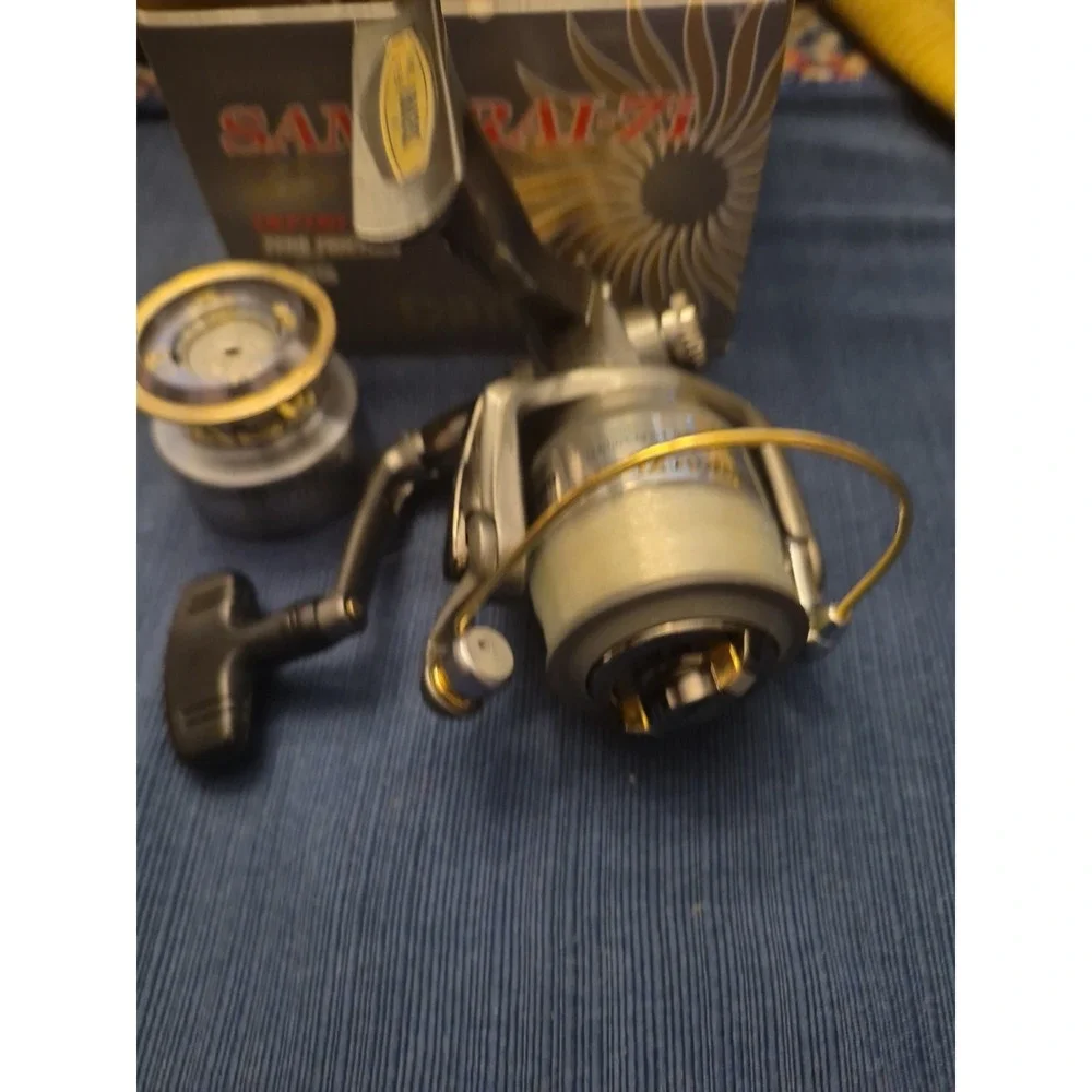 Daiwa Samurai 7i Fishing Spinning Reel NIB